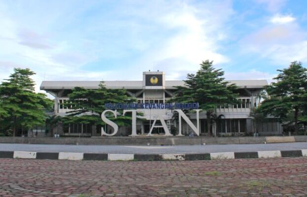 Sekolah Kedinasan: Jenis, Manfaat, Daftar, dan Syaratnya