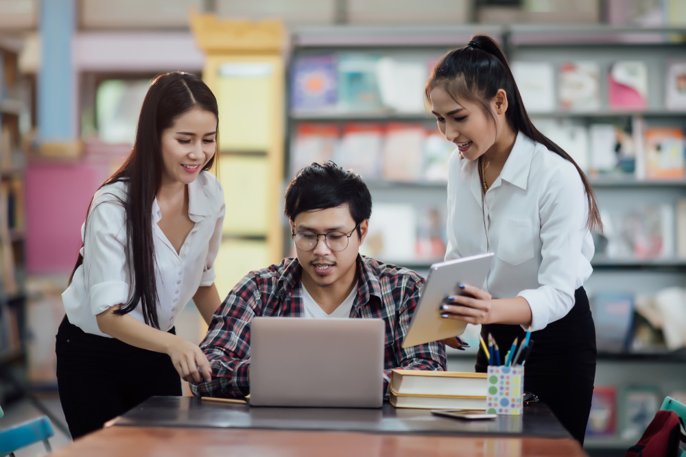 Strategi Digital untuk Manajemen Sekolah
